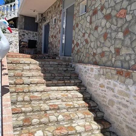 Vila Aristo Bala *